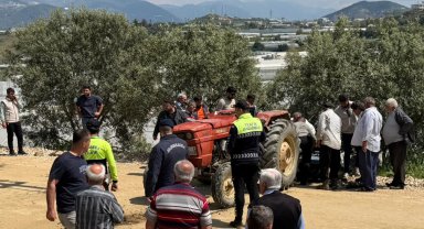 Traktör bahçeye devrildi, sürücüsü hayatını kaybetti