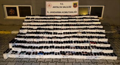 Alanya'da 10 bin kaçak güneş gözlüğü ele geçirildi