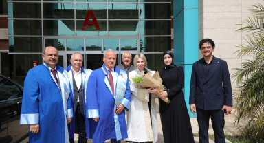 AÜ'de mezuniyet coşkusu ilahiyat fakültesi ile başladı