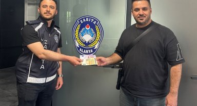 Düşürdüğü 700 avroya duyarlı vatandaş sayesinde kavuştu