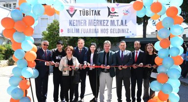 Kemer'de TÜBİTAK 4006 Bilim Fuarı
