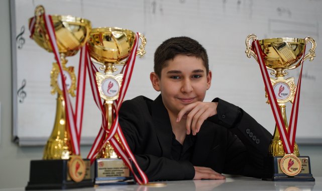 12 yaşındaki Ege, 1 sene önce başladığı tangoda 4 kupa kazandı