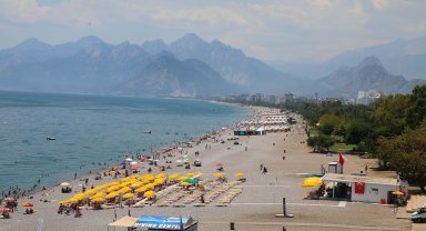 Antalya'da hissedilen sıcaklık 47 dereceye ulaştı