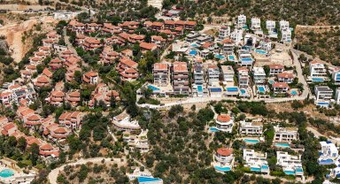 Antalya'daki lüks villalarda tatilin bedeli 50 bin ile 500 bin lira arasında
