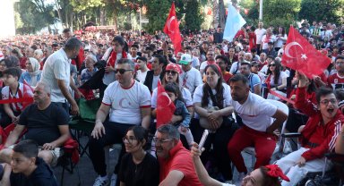 Antalya'daki sporseverler milli takımın yenilgisine üzüldü
