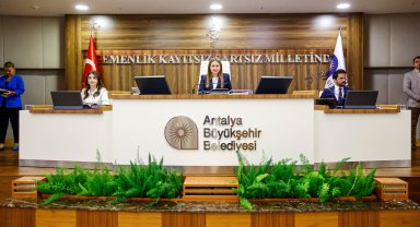 Büyükşehir meclisinde 105 milyon avroluk kredi ve Altın Portakal bütçesi kabul edildi
