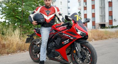 Doktorların 'yürüyemeyebilirsin' dediği Tarık, ölümden döndüğü motosiklete 5 yıl sonra yeniden bindi