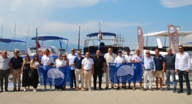 Kemer'de marina ve 5 tekneye mavi bayrak teslim edildi