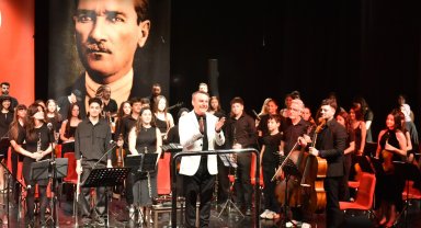 Kepez'de müziğin ustaları ve genç yetenekler aynı sahnede