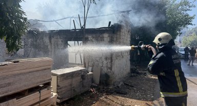 Metruk evin yandığı mahallede yaşayanlar: Burası sonunda komple yanacak