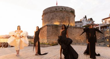 Moda, tarih ve sanatın büyülü buluşması