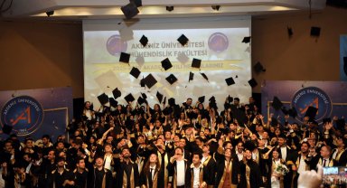 Mühendislik Fakültesi öğrencileri mezun oldu