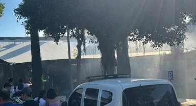 Restoran çatısındaki yangın büyümeden söndürüldü