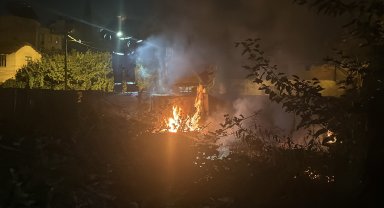 Seramik dükkanındaki yangını itfaiye söndürdü