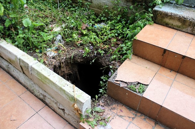 30 Yıllık Apartmanın Temeli tehlike saçtı