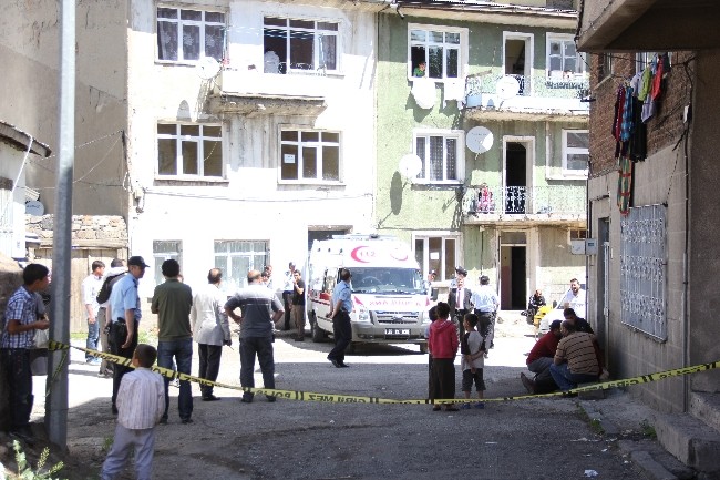 81 yaşındaki adam karısını baltayla öldürdü