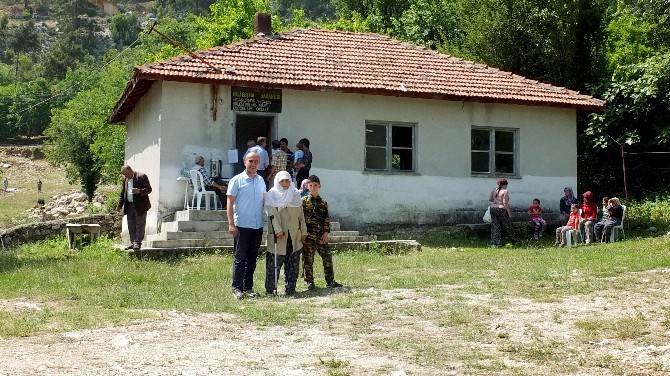 90 Yaşındaki Seçmen Üçüncü Kez Oy Kullandı