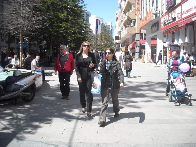 AK Parti aday adayı Kozan, esnaf ziyaretlerine devam ediyor