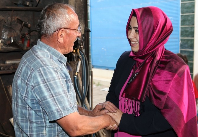 AK Parti Antalya Milletvekili Adayı Çelik'ten esnaf ziyareti