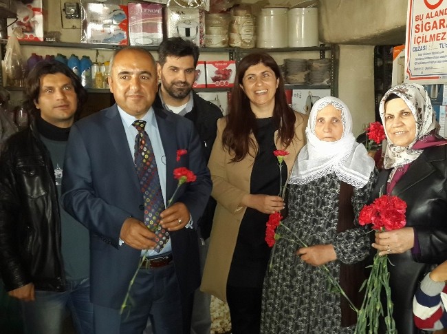 AK PARTİ’Lİ BEYAZ’DAN EŞİ VEFAT EDEN KADINLARA ZİYARET