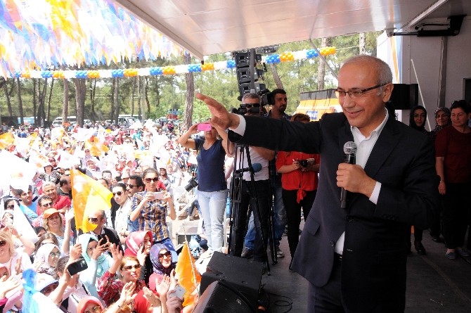 AK Parti’li Lütfi Elvan, Partisinin Kadın Kollarına Seslendi