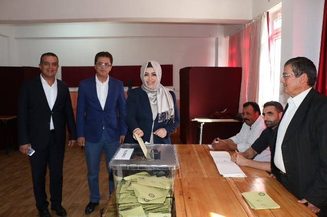 AK Partili Sena Nur Çelik, Oyunu Demirtaş’ta Kullandı