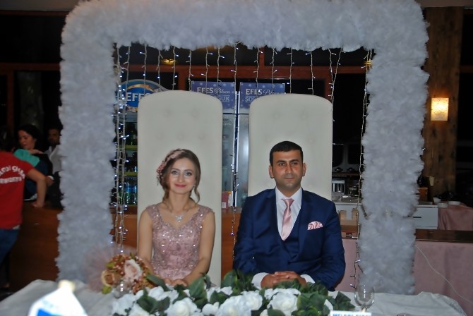 AK Partililer nişanda buluştu