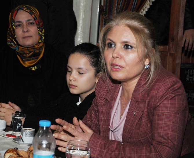 AK Parti’nin kadın aday adayından ’Noter’ tasdikli proje