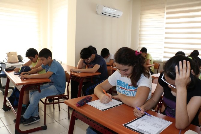 Akbem yaz kurslarıyla öğretiyor