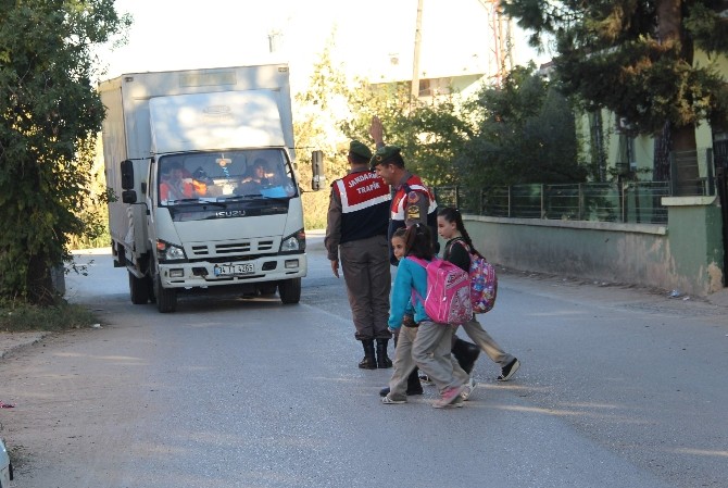 Aksu Jandarma Trafik Uygulamalarına devam ediyor