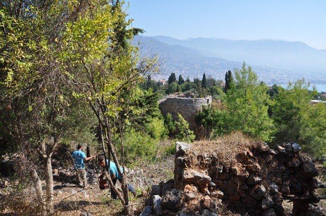 Alanya Kalesi’nde temizlik çalışması