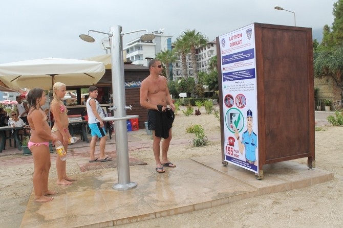 Alanya sahilinde hırsızlık olaylarına karşı uyarıcı afişler asıldı