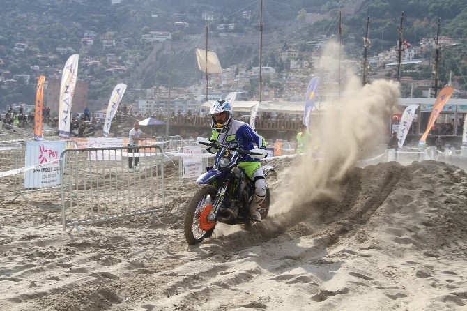 Alanya Sahilleri Motokros Parkuruna Döndü