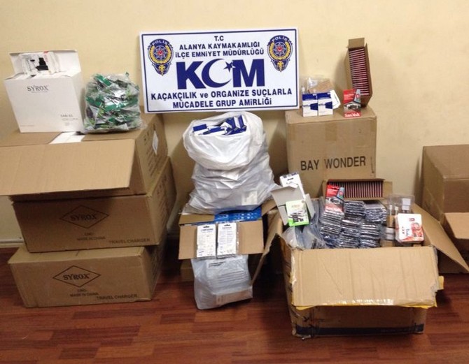 Alanya’da gümrük kaçağı cep telefonları ele geçirildi