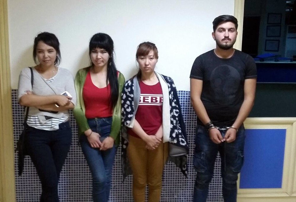 Alanya’da kaçak çalışan 3’ü kadın 4 kişi yakalandı