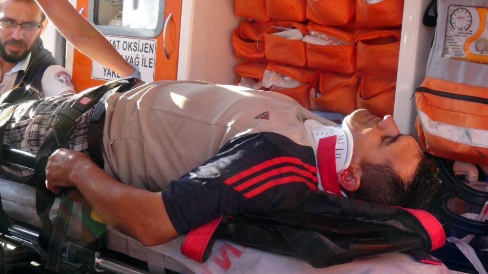 Alanya’da motosikletle otomobil çarpıştı: 1 ağır yaralı