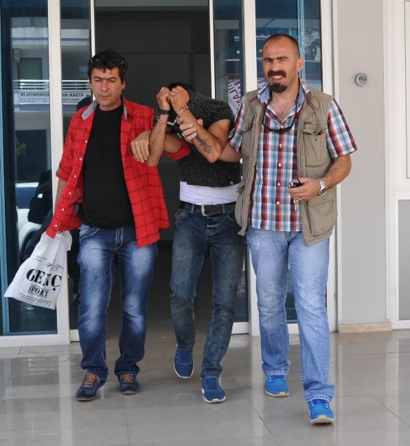 Alanya’da motosikletli çanta hırsızı tutuklandı