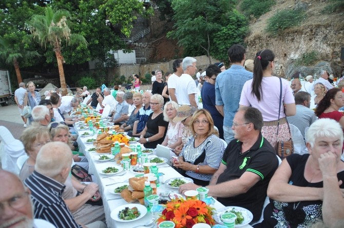 Alanyalılar “İyilik Sofrası”nda buluştu