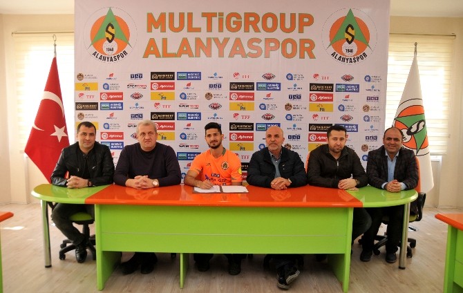 Alanyaspor’da Emre İmzaladı