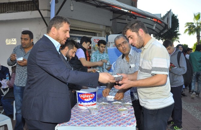 Anadolu Gençlik’ten aşure ikramı