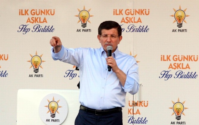 Antalya Başbakan Davutoğlu'nu bağrına bastı