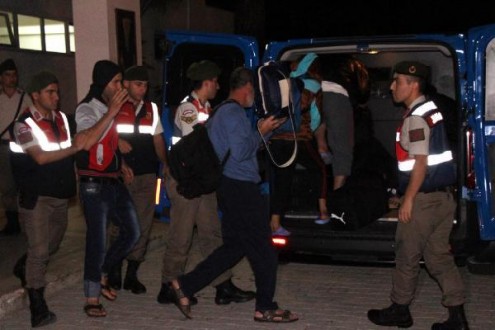 Antalya'da 5 sığınmacı şişme botla yakalandı