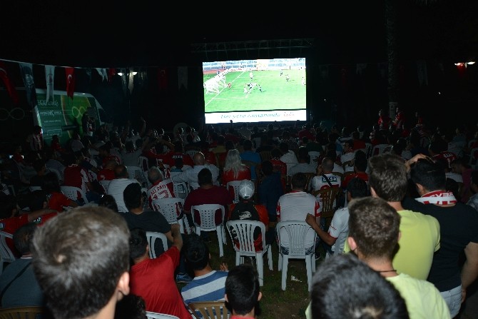 Antalya final coşkusunu Muratpaşa’da yaşadı