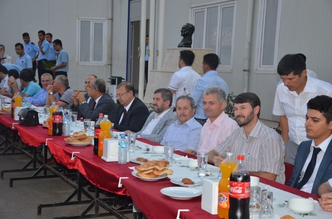 Antalya il müftülüğü açık cezaevinde iftar verdi