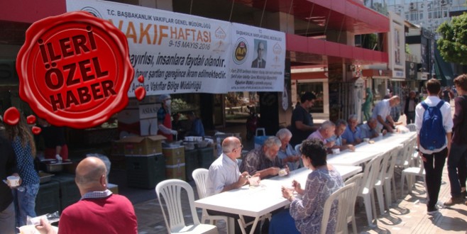 Antalya Vakıflar bölge müdürlüğü Vakıf haftası dolayısıyla çorba dağıttı