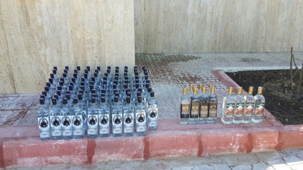 Antalya’da 100 şişe votka ele geçirildi