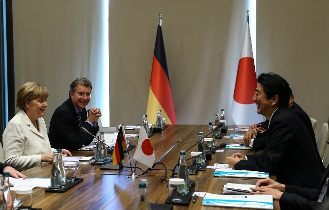 Antalya’da Abe ve Merkel görüştü