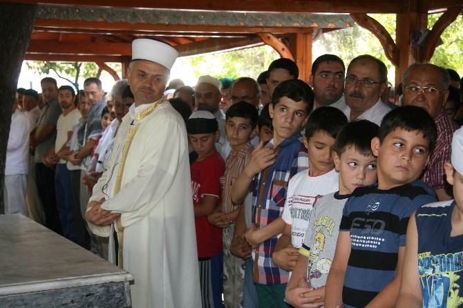 Antalya'da İsrail saldırılarında hayatını kaybeden Filistinliler için gıyabi cenaze namazı kılındı
