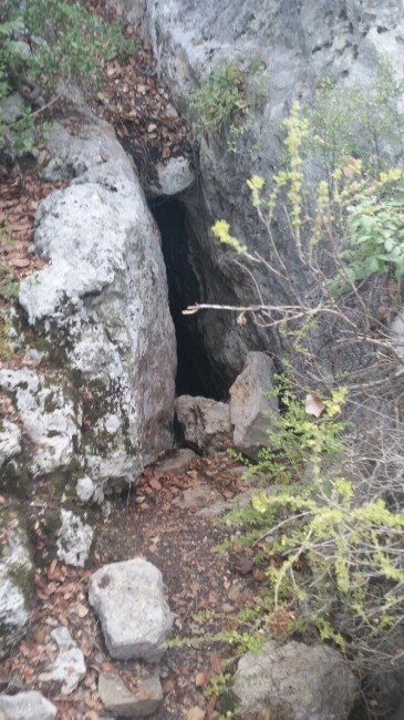 Antalya’da kaçak kazı yapan iki kişi yakalandı