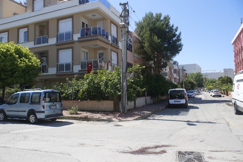 Antalya’da köpeğini gezdiren adamı vurarak öldürdü